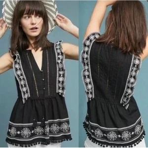 Top Anthropologie Akemi+Kin Adelina Bordado Boho Campesino Talla 6P Pompones Volantes - Imagen 1 de 10