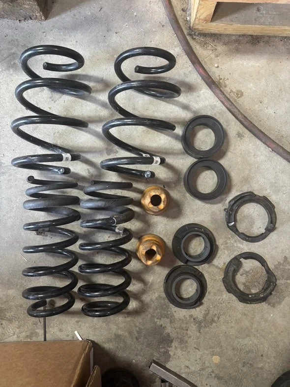 BMW F97 X3M X4M 2020-2023 suspensión delantera y trasera muelles stock Foto 1 de 1