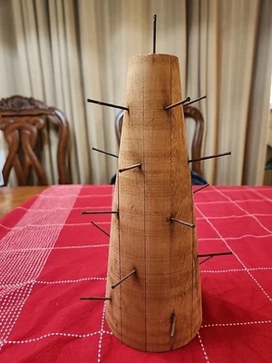 Centro de mesa ALTO vintage colonial estilo Williamsburg madera piña/cono manzana Foto 1 de 4