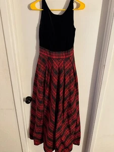 Langes ärmelloses Damenkleid neu mit Etikett "Lauren" rot/schwarz, kariert, Samt-Obermaterial Oberteil. Größe 6 - Bild 1 von 3