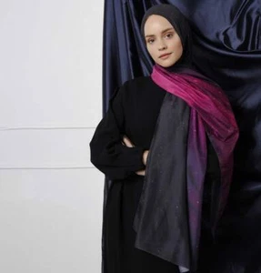Chal de hiyab modesto envolvente turco Modefa Galaxy - fuschia y púrpura - Imagen 1 de 3