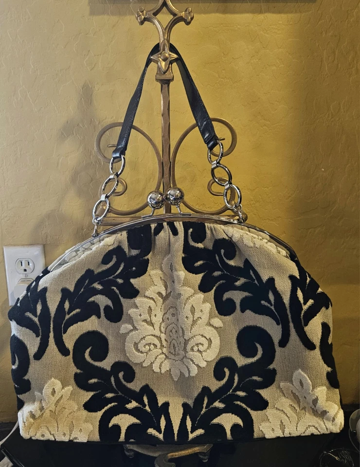 Impresionante Bolso de Hombro Glenda Gies Chenille Negro y Crema  Foto 1 de 4