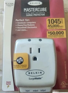 NUEVO EN PAQUETE Protector contra sobretensiones Belkin Mastercube Modelo F9H120-CW NUEVO 1045 julios/45000 amperios - Imagen 1 de 5