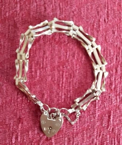 9ct Gold Gate Bracelet VGC - Picture 1 of 4