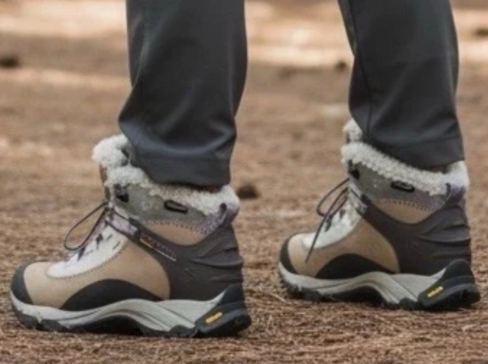 Merrell Women’s Winter Hiking Boots Size 8 Primaloft Waterproof Vibram Fur Lined - Image 1 of 4