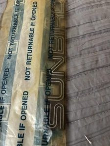 Genuine GM Front Door "Sunbird" Nameplate Emblem Fits 92-94 Pontiac Sunbird Nos - Bild 1 von 5