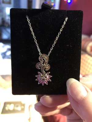 Pinkfarbener Saphir-Silber-Anhänger mit Silberkette von Juwelo  - Bild 1 von 4