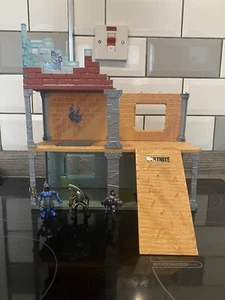 Fortnite Battle Royale Collection Squad vs. Squad Set - Picture 1 of 1