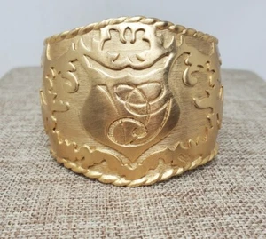Pulsera Vintage VALENTINO Garavani con Monograma Cresta Puño Enchapado en Oro Firmado - Imagen 1 de 9