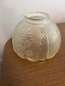 Glasventilator Lampenschirm mattiert Blumen Gänseblümchen klar Kugel 3" Monteur viktorianisch Vintage - Bild 1 von 5