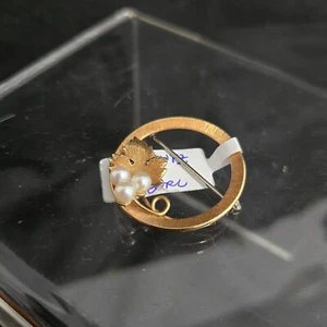 Broche Krementz Vintage Firmado 3 Imitación Hoja de Perla Relleno de Oro Delicado - Imagen 1 de 9