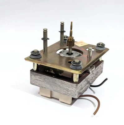 Realistic LAB 50 BSR C165 Turntable Parts Motor And Pulley FP65/IS Tested  - Image 1 of 4
