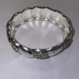 Bangle - Picture 1 of 5