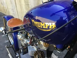 Triumph Tank vinyl cut sticker / decal pair, 150mm x 48mm Gold Chrome - Foto 1 di 8