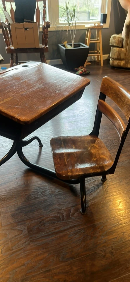 Escritorio escolar industrial infantil vintage. Giratorios ajustables/tinta de vidrio para pozo/silla Foto 1 de 4