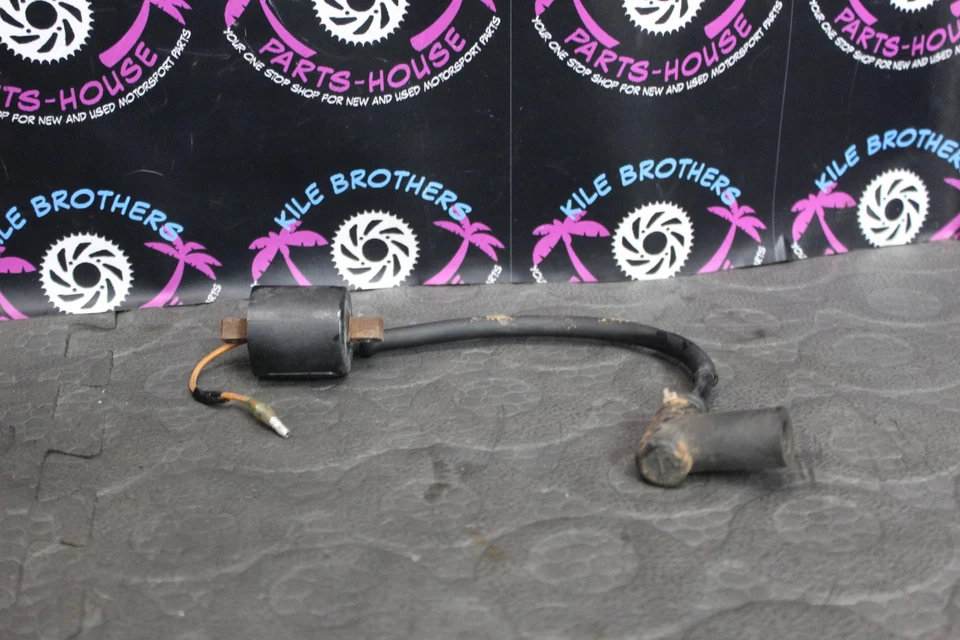 Kawasaki 90-91 KX125 1991 OEM bobina de encendido bujía bota 21121-1181 Foto 1 de 4