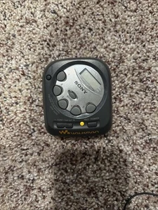 Vintage Sony Walkman SRF-M35 Portable Pocket AM FM Radio w/ Belt Clip - Tested - Picture 1 of 5