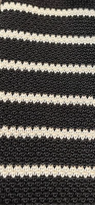 NEVER BEEN KISSED, OAK ISLAND TIENDA PARA HOMBRE: CORBATA DE PUNTO BLANCA Y NEGRA NUEVA Foto 1 de 4