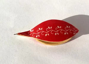 Tatting shuttle with white Hungarian motif with hook 2.5 long - Picture 1 of 7