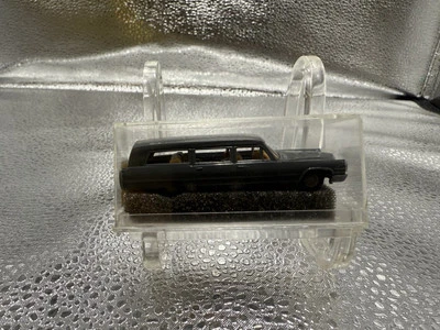 Revell Praline Cadillac Station Wagon HO 1/87 Scale Germany 2902 - Image 1 of 2