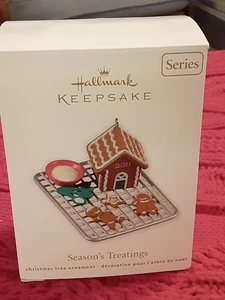 Hallmark Andenken 2011 SEASON'S TREATINGS Serie Lebkuchen Backen Ornament - Bild 1 von 2