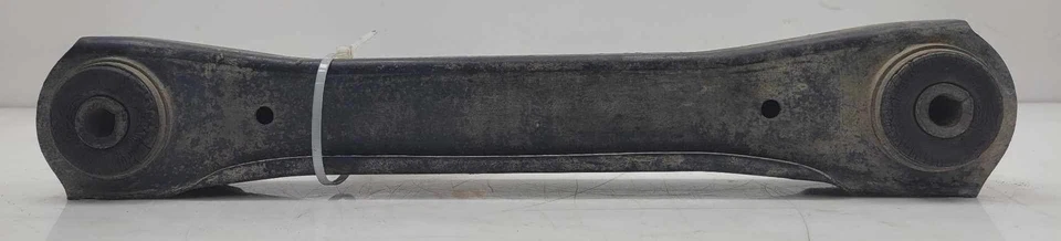 84-01 Jeep Cherokee brazo de control inferior delantero lado izquierdo o derecho OEM 52001162 Foto 1 de 4