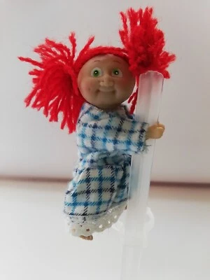 CABBAGE PATCH KIDS ANNI 80" VINTAGE MANI A PINZA MINI BAMBOLA CAPELLI ROSSI DOLL - Immagine 1 di 3