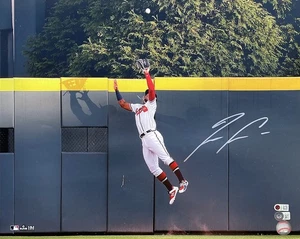 Ronald Acuna Jr. Signed 16x20 Atlanta Braves Baseball Catch Photo BAS - Picture 1 of 6
