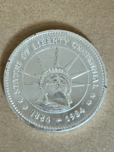 STATUE OF LIBERTY CENTENNIAL COIN 100 Anniversary SILVER PLATED 1884-1984 - Picture 1 of 4