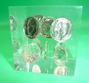 Pisapapeles monedas vintage 10 centavos 1978 suspendido en acrílico cubo cuadrado de 2 pulgadas - Imagen 1 de 6
