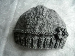 Girls hat ladies hat easy knitting pattern flower trim - Picture 1 of 2