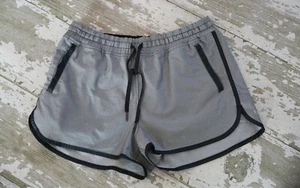 Lululemon Varsity Short schwarz Tie Taille Taschen Gym Lift Crosstrain Größe 10 - Bild 1 von 5