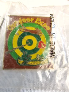 Outdoor Expo Emaille Anstecknadel Hut Jacke Pin Bogenschießen Jagd Kanu Sport - Bild 1 von 7