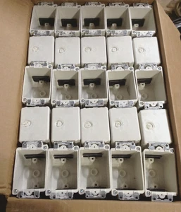 CASE OF 100* ALLIED MOULDED PRODUCTS 9331-EWK SINGLE GANG ELECTRICAL BOXES - Picture 1 of 4