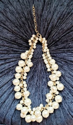 Collar Anthropologie de perlas sintéticas 16 tono dorado con cierre de langosta Foto 1 de 2