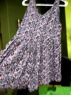 ECOTE' SO COMFIE MAMELUCO PEQUEÑO MULTICOLOR FLORES BOTÓN V-DELANTERO Y TRASERO L-BOLSILLOS Foto 1 de 4