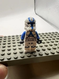 LEGO Star Wars Clone Trooper 501st Legion Minifigure With Gun 75280 - Picture 1 of 4