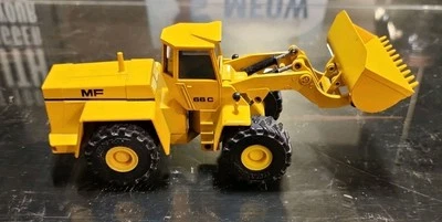 Cursor Modell 569 MF 66 Diecast Wheel Loader - Image 1 of 4