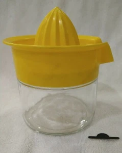 Vintage Gemco Yellow Plastic Hand Juicer With Glass Jar Base 12 Oz Capacity - Picture 1 of 5