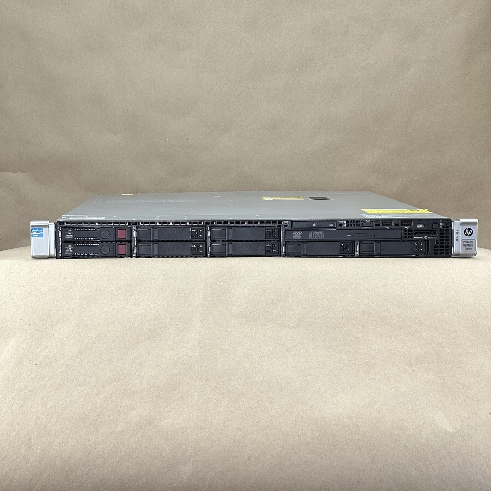HP ProLiant DL360p Gen8 • 2x E5‐2650 • 32GB RAM • 8x bahías SAS de 2,5" • 2x fuente de alimentación de 460W Foto 1 de 4