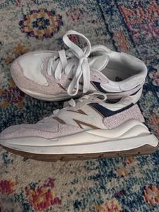 New Balance 57/40 Women’s Size 8 Stone Pink/ Sea Salt Sneakers EUC - Picture 1 of 10