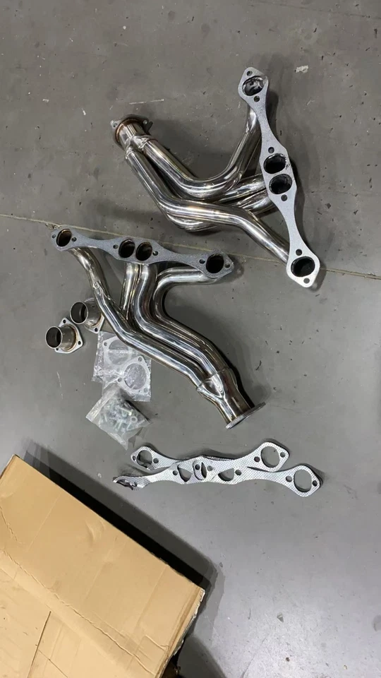 NOVO 55-57 CHEVY, SBC 262-400,55-82 CABEÇALHOS DE CHASSI CORVETTE, AÇO INOXIDÁVEL POLIDO - Imagem 1 de 1