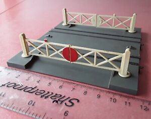 TRI-ANG RAILWAYS T/T GAUGE T 33 LEVEL CROSSING TYPE B TRACK DOUBLE TRACK MODEL 