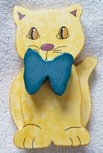 Wooden Hand Painted Handmade Shelf Décor ~ Sitting Cat w Bow ~ Yellow - Picture 1 of 7