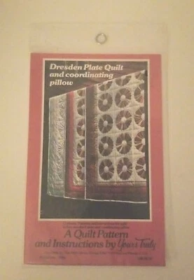 Vtg Yours Truly Dresden Plate Quilt & Coordinating Pillow Sewing Pattern 1978 - Image 1 of 2