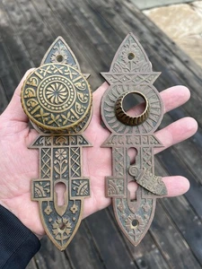 Antiguo Victoriano Gótico Chicago Niles Eclipse Patrón 1880 Latón Entrada Piezas - Imagen 1 de 8