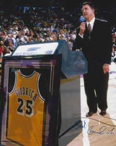Signed  8x10 GAIL GOODRICH HOF Los Angeles Lakers  Autographed Photo w/COA - Picture 1 of 1