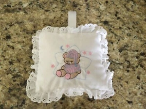 House of Hatten Hanging Wind Up Musical Lullabye & Goodnight Baby Pillow Vtg. - Picture 1 of 3
