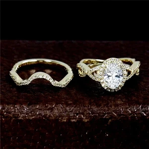 Juego de anillos de aniversario con halo nupcial de moissanita de corte ovalado de 3 quilates enchapados en oro amarillo de 14 quilates - Imagen 1 de 7