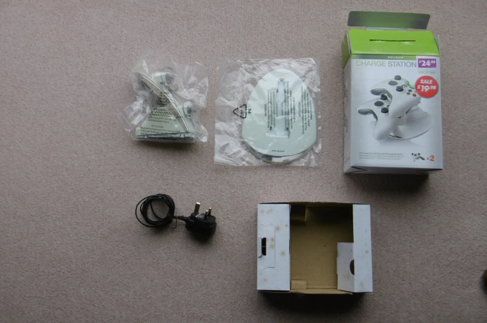 Microsoft Xbox 360 Charging Station for 2 Controllers by Pelican - Image 1 of 1